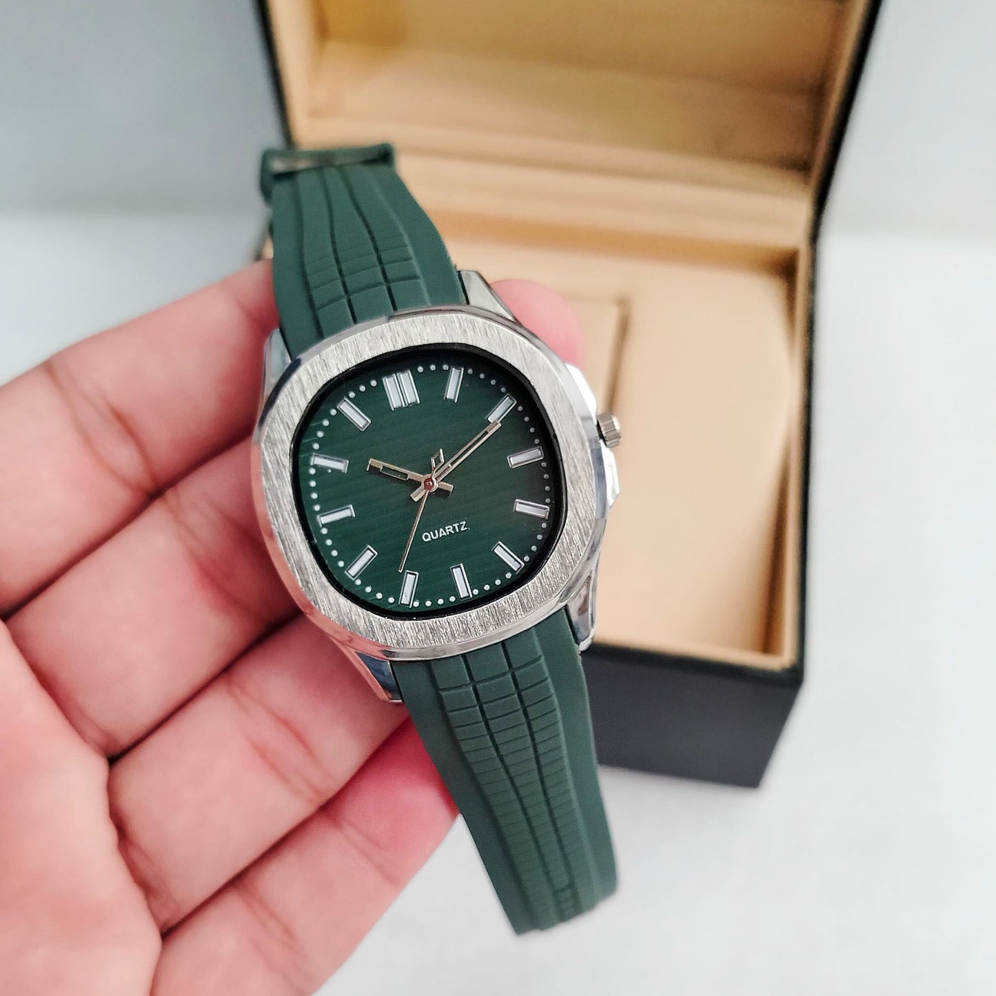 Watch For Mens Stylish and Durable design Perfect For Sports And Outdoor Activities Comfortable To Wear With Adjustable Strap